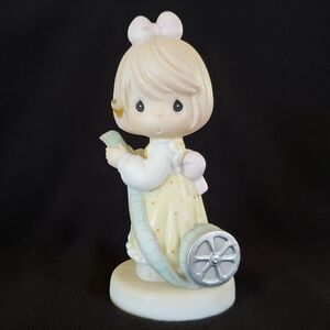 Vintage 1999 Precious Moments “You Oughta Be in Pictures” Porcelain Figurine